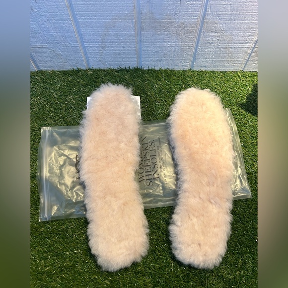 UGG Women's Sheepskin Insoles Tan WOMEN'S SHEEPSKIN INSOLES. NEW SIZE 10 NO BOX - Picture 2 of 14
